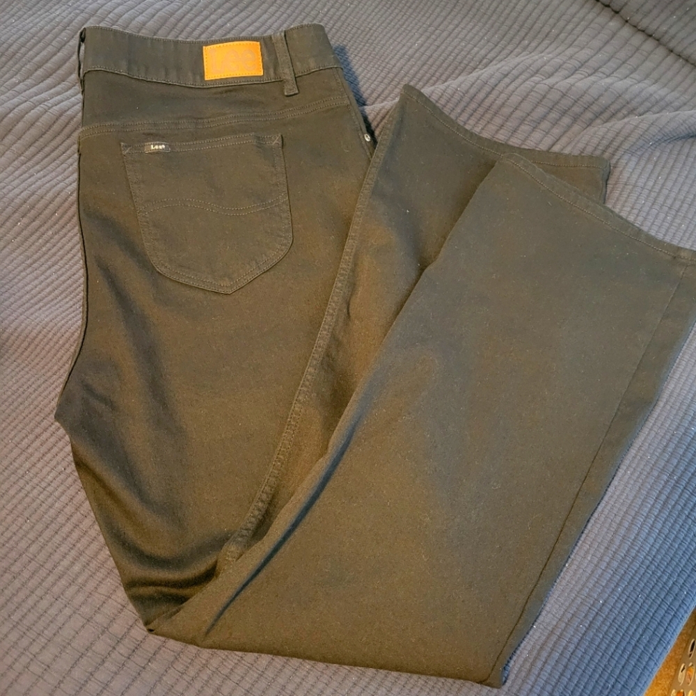 Women's Black Lee Regular Fit Boot Cut Mid-rise. Plus Size 20W. Like New.